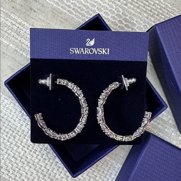 Swarovski Tennis Deluxe hoop earrings
Mixed crystals cut, White, Rhodium plated - Picture 8 of 11